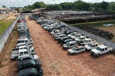 notícia: Leilão público de veículos oferta 136 bens e arrecada mais de R$ 1 milhão 