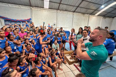 notícia: Projeto de ginástica que tem o apoio do Governo recebe a visita de Diego Hypolito