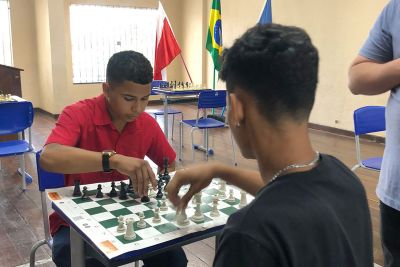 notícia: 1º Torneio de Xadrez do CAEE da Seduc agita estudantes e trabalha novas técnicas de ensino