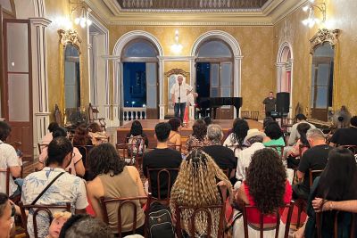 notícia: 3º Sarau Chuva de Poesia homenageia o escritor Alonso Rocha no Theatro da Paz