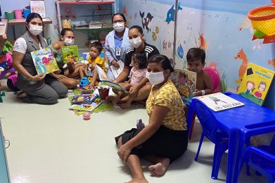 notícia: Regional do Marajó estimula o hábito da leitura entre os pequenos usuários internados na pediatria