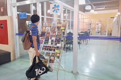 notícia: Em 2024, projeto 'Pegue e Leve' teve mais de 700 livros em circulação