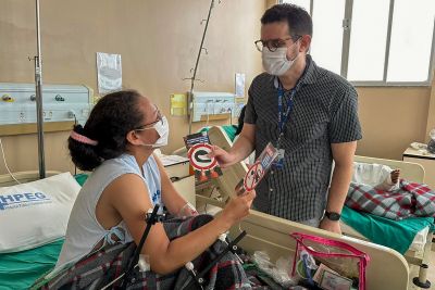 notícia: Hospital Galileu promove orientações sobre segurança no trânsito para pacientes 