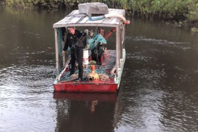 notícia: PC apreende embarcações utilizadas na retirada ilegal de seixo do leito do Rio Moju 