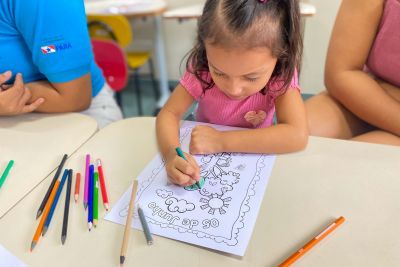 notícia: Hospital Metropolitano realiza oficina de pintura para pacientes pediátricos