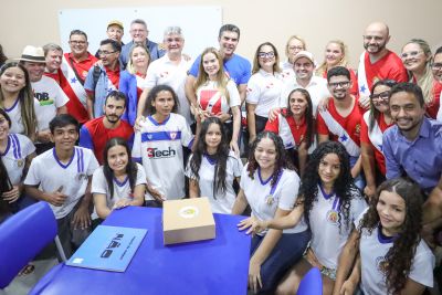 notícia: Comunidade escolar de Parauapebas comemora entrega da Escola Estadual Faruk Salmen totalmente reconstruída