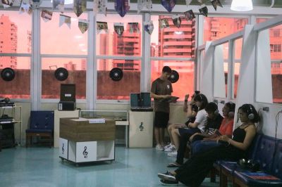 notícia: Em homenagem a Maria Bethânia, Biblioteca Arthur Vianna promove 1º edição do projeto “Audição em Vinil”*