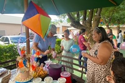 notícia: 'Arraiá da Pediatria' anima crianças e adultos internados no Hospital Geral de Tailândia
