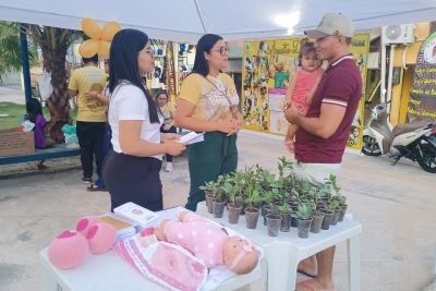 notícia: Hospital Regional do Marajó conscientiza sobre aleitamento materno em praça pública