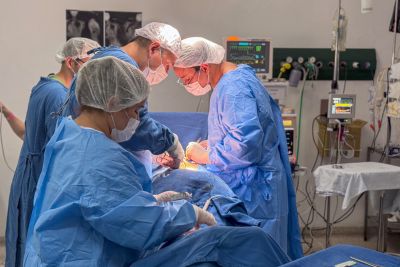 notícia: Hospital Metropolitano realiza primeira cirurgia para correção de escoliose