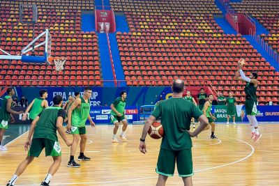 notícia: Seleção Brasileira de basquete masculino realiza segundo dia de treino com time completo   