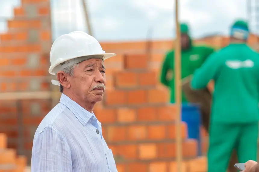 Paulo Brigido, empreiteiro da Obra <div class='credito_fotos'>Foto: Pedro Guerreiro / Ag. Pará | <a href='/midias/2025/originais/20250218125443-GF00023022-F00378992.webp' download><i class='fa-solid fa-download'></i> Download</a></div>