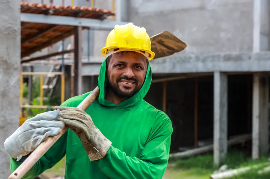 Leandro Carvalho - ajudante de pedreiro
Conta que tem 3 filhos e que gostaria que eles estudassem aqui no futuro. <div class='credito_fotos'>Foto: Bruno Cruz / Agência Pará | <a href='/midias/2025/originais/20250221105818-GF00023047-F00379444.webp' download><i class='fa-solid fa-download'></i> Download</a></div>