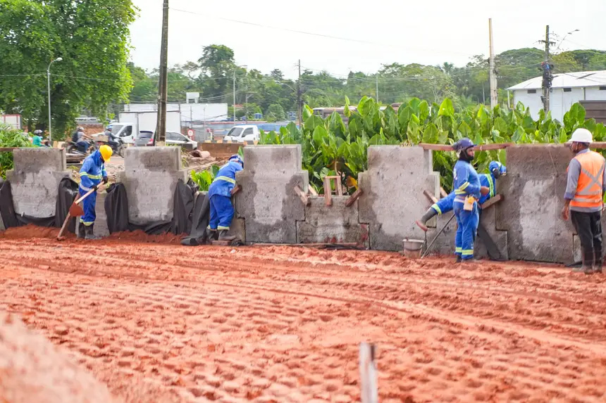 Atualização obras viaduto BR com a Independência
Local: BR com a Independência <div class='credito_fotos'>Foto: Raphael Luz / Agência Pará | <a href='/midias/2025/originais/20250318111005-GF00023241-F00385718.webp' download><i class='fa-solid fa-download'></i> Download</a></div>