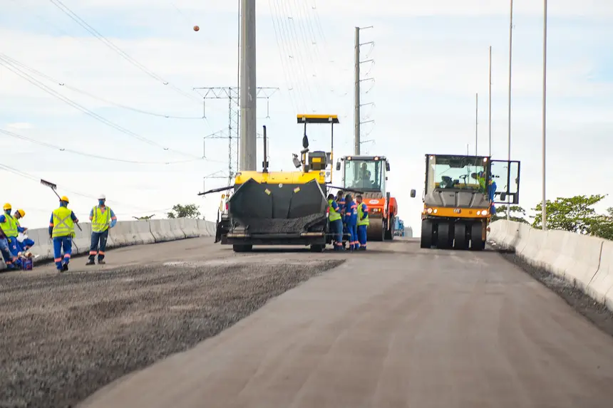 Atualização obras viaduto BR com a Independência
Local: BR com a Independência <div class='credito_fotos'>Foto: Raphael Luz / Agência Pará | <a href='/midias/2025/originais/20250318111054-GF00023241-F00385742.webp' download><i class='fa-solid fa-download'></i> Download</a></div>