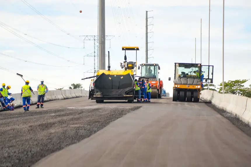 Atualização obras viaduto BR com a Independência
Local: BR com a Independência <div class='credito_fotos'>Foto: Raphael Luz / Agência Pará | <a href='/midias/2025/originais/20250318111056-GF00023241-F00385743.webp' download><i class='fa-solid fa-download'></i> Download</a></div>
