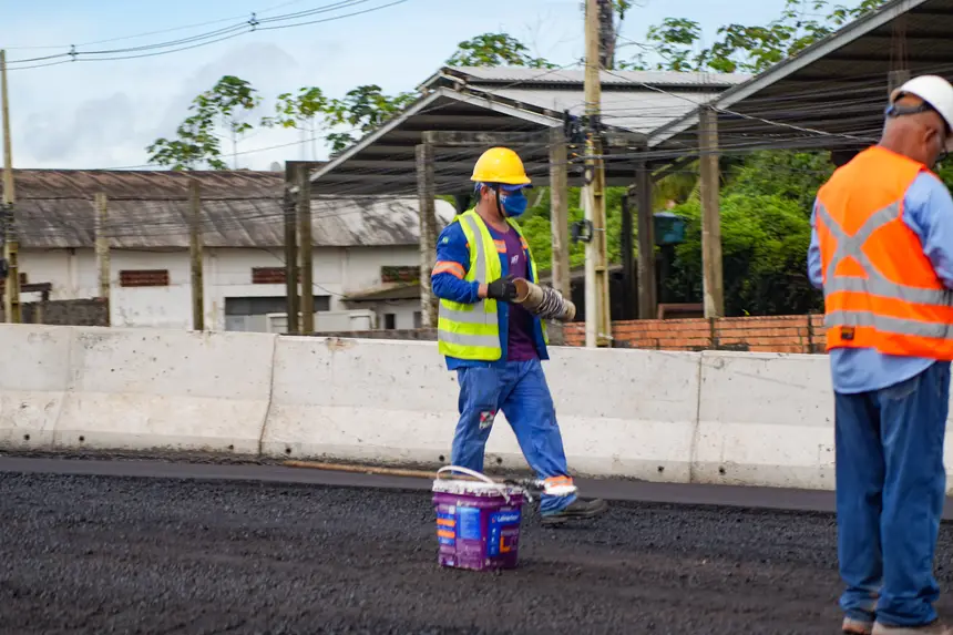Atualização obras viaduto BR com a Independência
Local: BR com a Independência <div class='credito_fotos'>Foto: Raphael Luz / Agência Pará | <a href='/midias/2025/originais/20250318111118-GF00023241-F00385754.webp' download><i class='fa-solid fa-download'></i> Download</a></div>