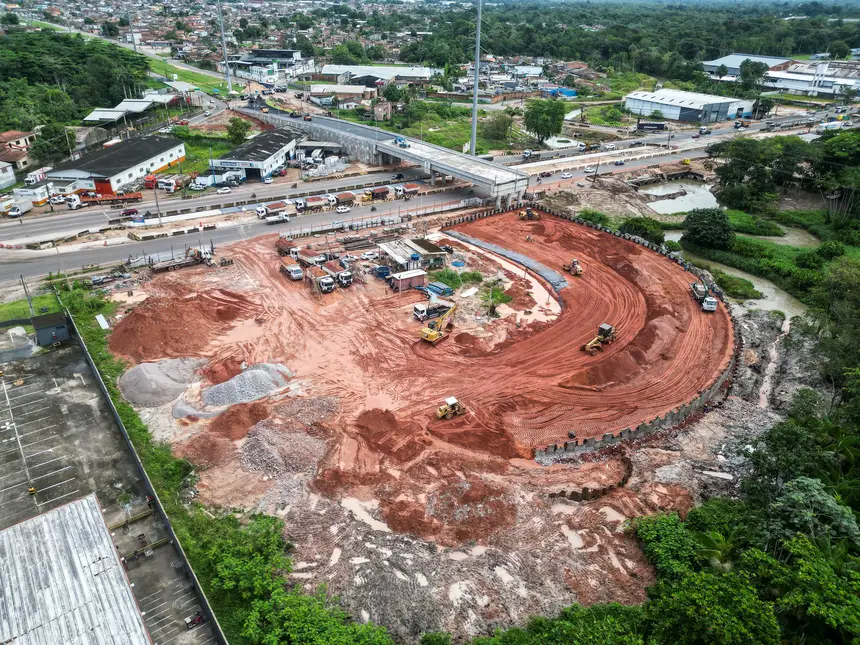 Atualização obras viaduto BR com a Independência
Local: BR com a Independência <div class='credito_fotos'>Foto: Raphael Luz / Agência Pará | <a href='/midias/2025/originais/20250318112428-GF00023241-F00385763.webp' download><i class='fa-solid fa-download'></i> Download</a></div>
