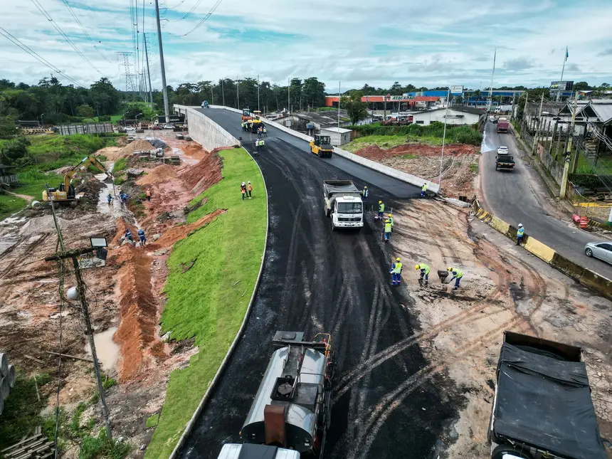 Atualização obras viaduto BR com a Independência
Local: BR com a Independência <div class='credito_fotos'>Foto: Raphael Luz / Agência Pará | <a href='/midias/2025/originais/20250318112436-GF00023241-F00385767.webp' download><i class='fa-solid fa-download'></i> Download</a></div>