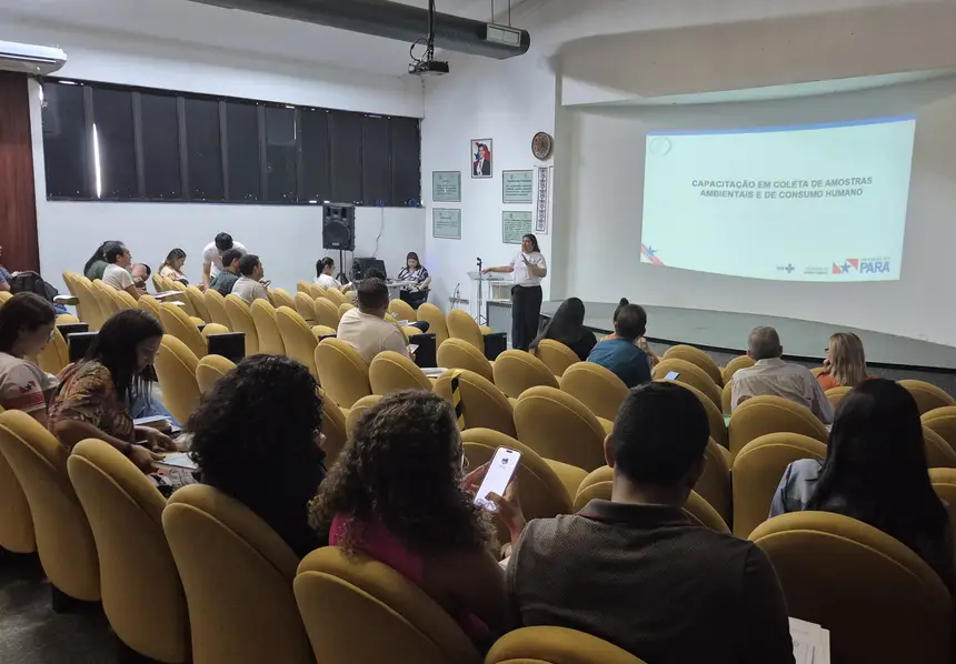 Palestra de Geovanna Margalho, chefe da Seção de Gerenciamento de Amostras