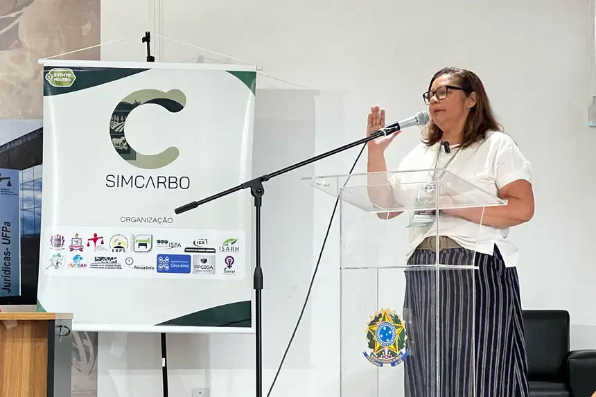 diretora do ICA/UFRA - Gracialda Ferreira