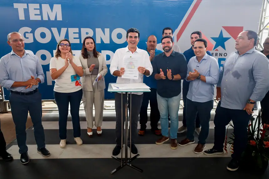 Governador exibe convênio 
