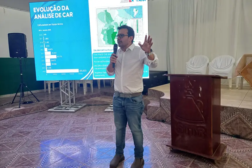 Secretário Rodolpho Bastos durante apresentação 