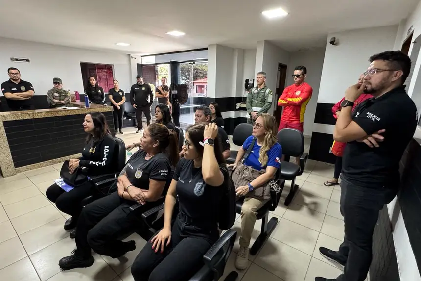 Briefing de alinhamento ao início da operação, nesta sexta-feira. 