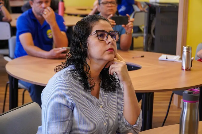 Elany Barros - professora de Geografia e Educação Ambiental - há 18 anos prof estado - Lauro Sodré.