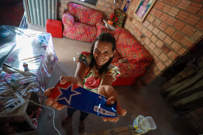 Sua Casa: Dilva Avelino Ferreira, com o benefício, ajudou com as próprias mãos a construir sua casa <div class='credito_fotos'>Foto: Marcelo Lelis / Ag. Pará | <a href='/midias/2025/originais/20250606190827-GF00023890-F00410851.jpg' download><i class='fa-solid fa-download'></i> Download</a></div>
