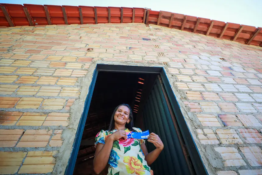 Sua Casa: Dilva Avelino Ferreira, com o benefício, ajudou com as próprias mãos a construir sua casa <div class='credito_fotos'>Foto: Marcelo Lelis / Ag. Pará | <a href='/midias/2025/originais/20250606190831-GF00023890-F00410853.jpg' download><i class='fa-solid fa-download'></i> Download</a></div>