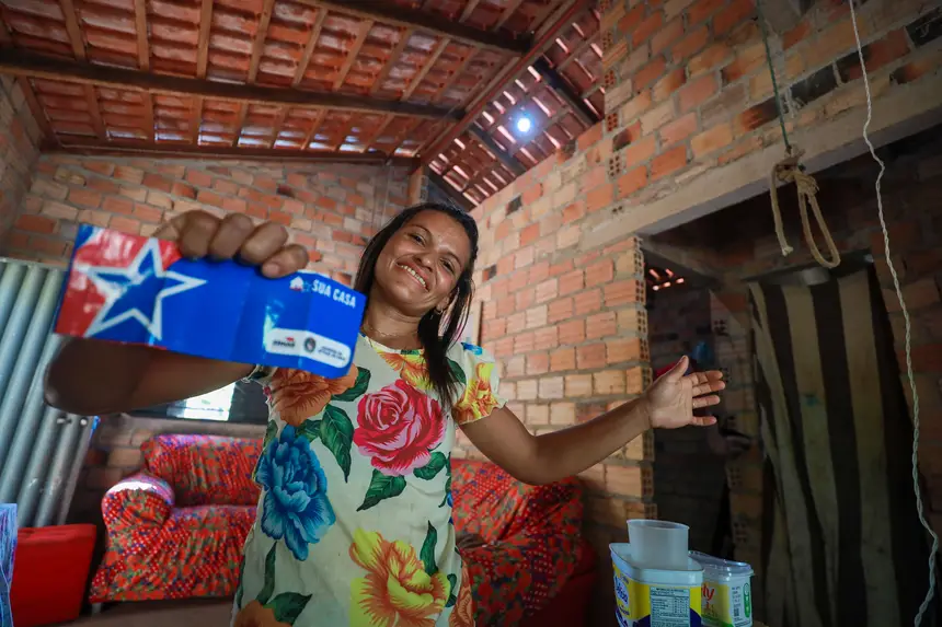 Sua Casa: Dilva Avelino Ferreira, com o benefício, ajudou com as próprias mãos a construir sua casa <div class='credito_fotos'>Foto: Marcelo Lelis / Ag. Pará | <a href='/midias/2025/originais/20250606190833-GF00023890-F00410854.jpg' download><i class='fa-solid fa-download'></i> Download</a></div>
