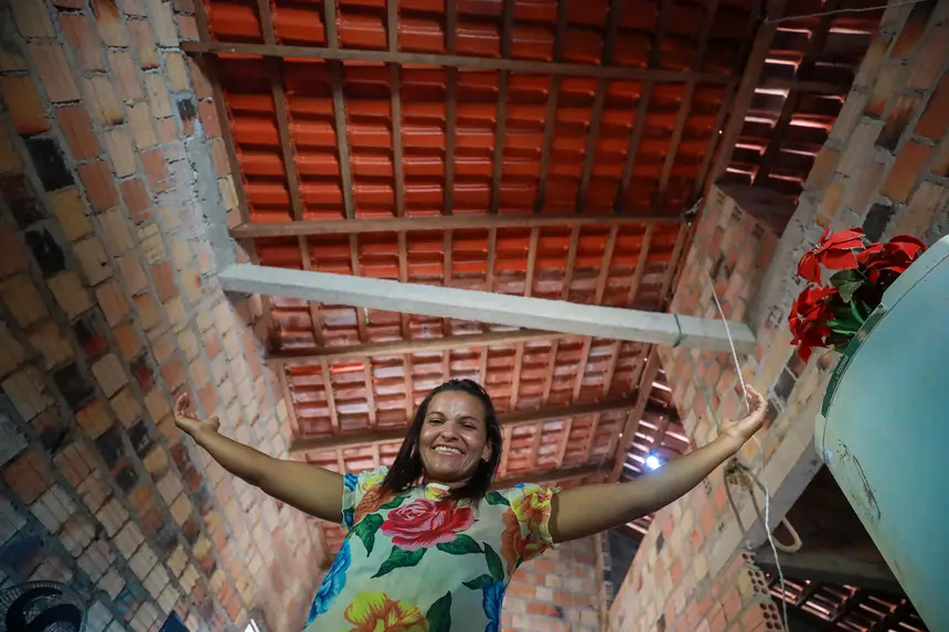 Sua Casa: Dilva Avelino Ferreira, com o benefício, ajudou com as próprias mãos a construir sua casa <div class='credito_fotos'>Foto: Marcelo Lelis / Ag. Pará | <a href='/midias/2025/originais/20250606190837-GF00023890-F00410856.jpg' download><i class='fa-solid fa-download'></i> Download</a></div>