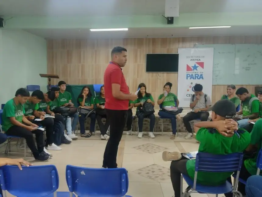 Atividade com alunos de escola estadual em Marituba 