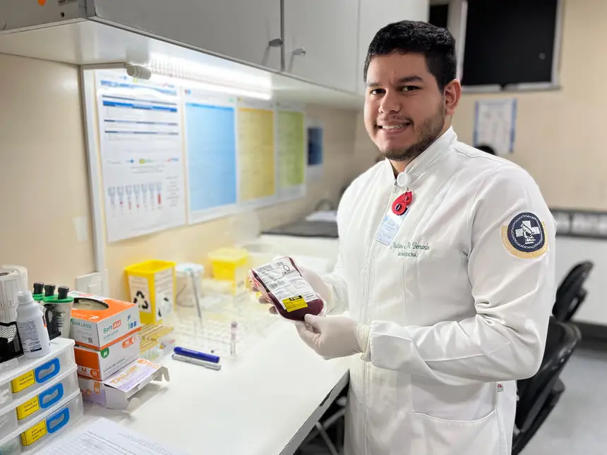 biomédico da agência transfusional, Matheus Bernardes.