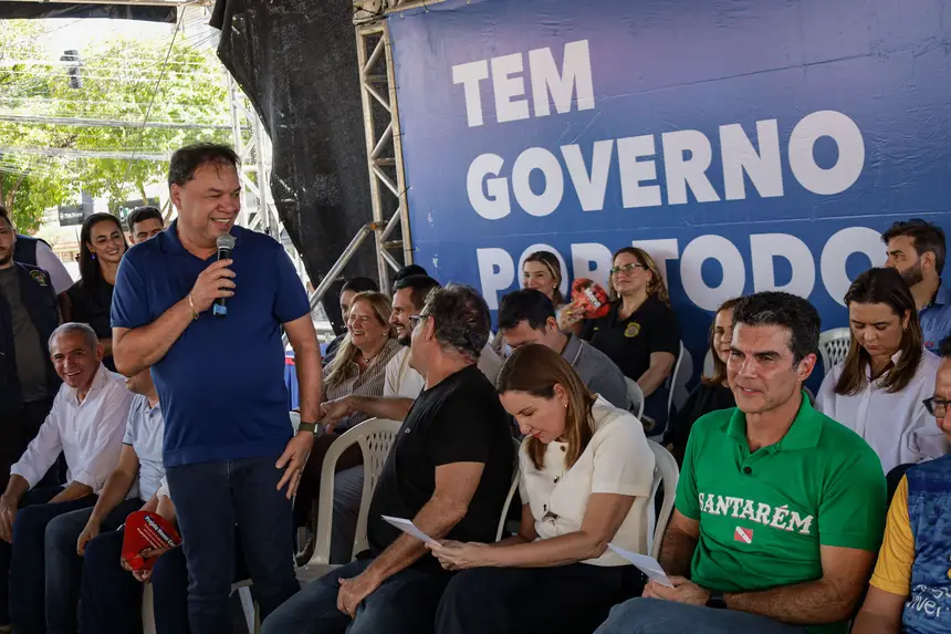 -Falas de autoridades
-Entrega de rádio comunicador pra agentes de transito
-Sua casa
-CNH pai degua <div class='credito_fotos'>Foto: Pedro Guerreiro / Ag. Pará | <a href='/midias/2025/originais/20250627144014-GF00024065-F00417971.jpg' download><i class='fa-solid fa-download'></i> Download</a></div>