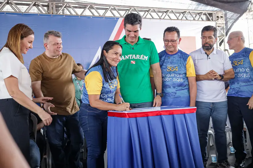 -Falas de autoridades
-Entrega de rádio comunicador pra agentes de transito
-Sua casa
-CNH pai degua <div class='credito_fotos'>Foto: Pedro Guerreiro / Ag. Pará | <a href='/midias/2025/originais/20250627144032-GF00024065-F00417980.jpg' download><i class='fa-solid fa-download'></i> Download</a></div>