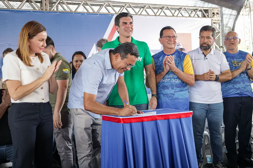 -Falas de autoridades
-Entrega de rádio comunicador pra agentes de transito
-Sua casa
-CNH pai degua <div class='credito_fotos'>Foto: Pedro Guerreiro / Ag. Pará | <a href='/midias/2025/originais/20250627144033-GF00024065-F00417981.jpg' download><i class='fa-solid fa-download'></i> Download</a></div>