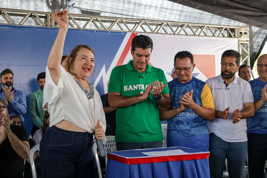 -Falas de autoridades
-Entrega de rádio comunicador pra agentes de transito
-Sua casa
-CNH pai degua <div class='credito_fotos'>Foto: Pedro Guerreiro / Ag. Pará | <a href='/midias/2025/originais/20250627144041-GF00024065-F00417985.jpg' download><i class='fa-solid fa-download'></i> Download</a></div>