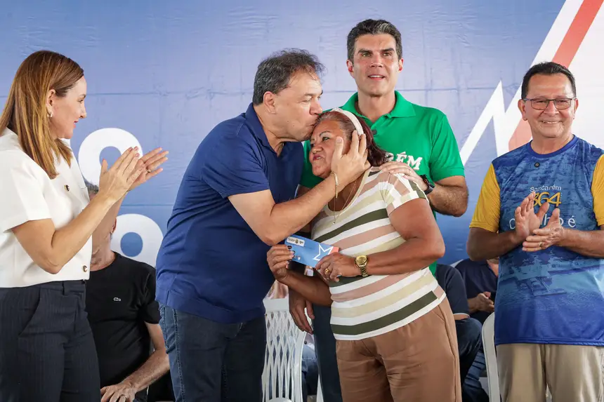 -Falas de autoridades
-Entrega de rádio comunicador pra agentes de transito
-Sua casa
-CNH pai degua <div class='credito_fotos'>Foto: Pedro Guerreiro / Ag. Pará | <a href='/midias/2025/originais/20250627144214-GF00024065-F00417994.jpg' download><i class='fa-solid fa-download'></i> Download</a></div>