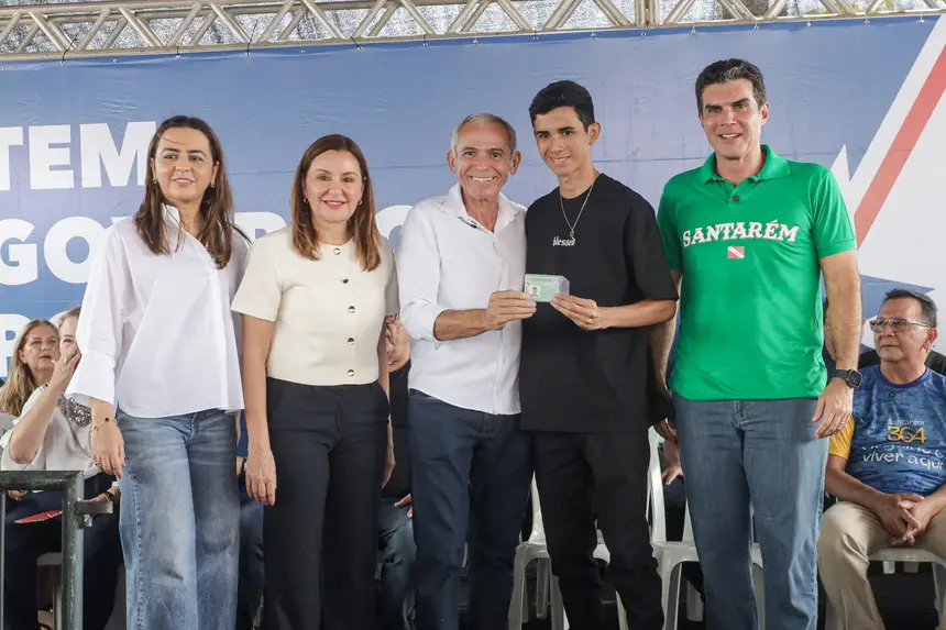 -Falas de autoridades
-Entrega de rádio comunicador pra agentes de transito
-Sua casa
-CNH pai degua <div class='credito_fotos'>Foto: Pedro Guerreiro / Ag. Pará | <a href='/midias/2025/originais/20250627144223-GF00024065-F00417999.jpg' download><i class='fa-solid fa-download'></i> Download</a></div>