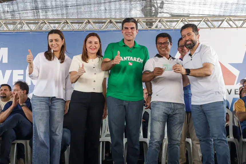 -Falas de autoridades
-Entrega de rádio comunicador pra agentes de transito
-Sua casa
-CNH pai degua <div class='credito_fotos'>Foto: Pedro Guerreiro / Ag. Pará | <a href='/midias/2025/originais/20250627144230-GF00024065-F00418003.jpg' download><i class='fa-solid fa-download'></i> Download</a></div>