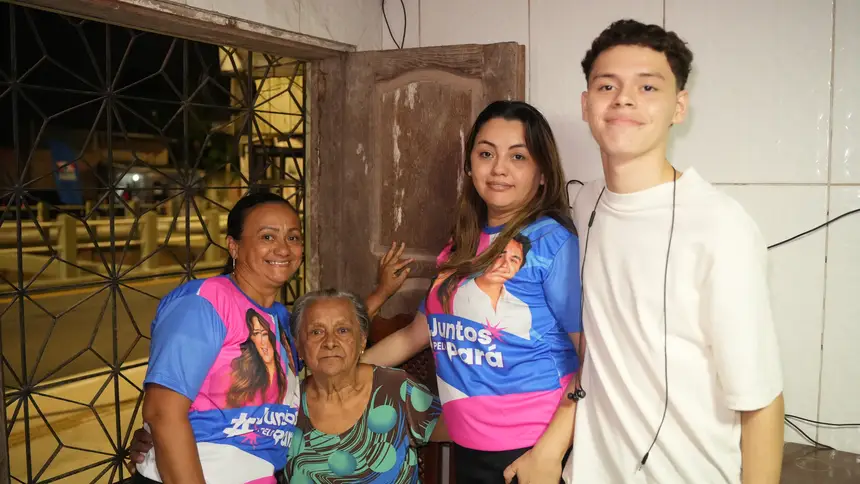 Sandra e sua familia <div class='credito_fotos'>Foto: Raphael Luz / Ag. Pará   |   <a href='/midias/2025/originais/20250716200141-GF00024227-F00423602.webp' download><i class='fa-solid fa-download'></i> Download</a></div>