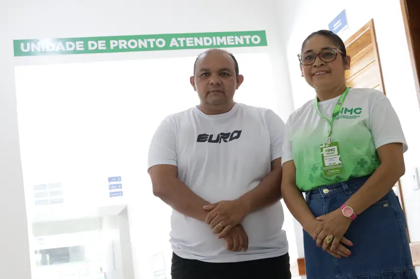Vadilson Ferreira, técnico em enfermagem, e Suely Ribeiro, diretora do Hospital. <div class='credito_fotos'>Foto: Pedro Guerreiro / Ag. Pará   |   <a href='/midias/2025/originais/20250722173209-GF00024270-F00424883.webp' download><i class='fa-solid fa-download'></i> Download</a></div>