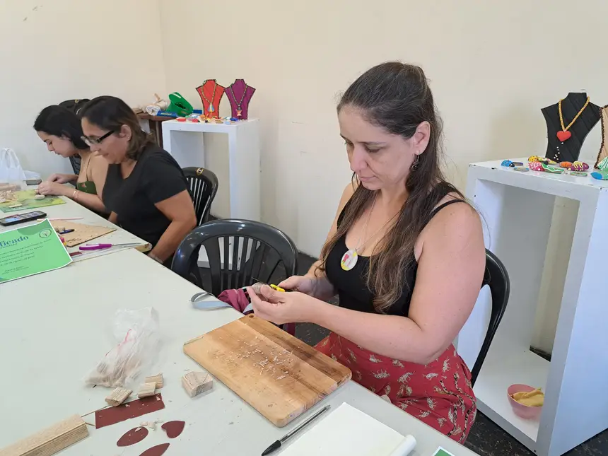 A arquiteta e artesã Pérola Martins também participou da oficina