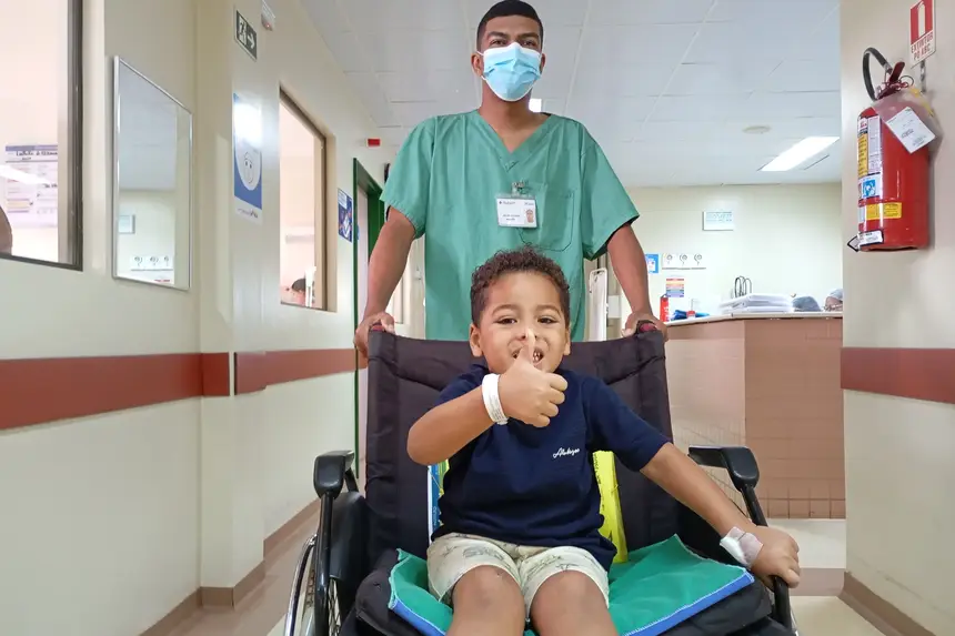 Weverton Miguel, 4 anos, recebeu alta depois de cirurgia na garganta