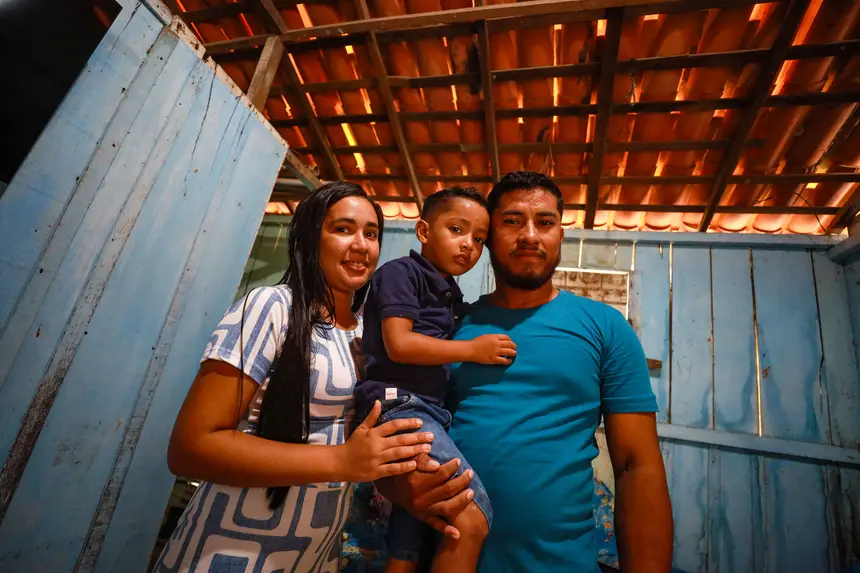 Joao Reis de Sousa, Sara Damily Oliveira de Sousa e o filho, Valentyn Emanuel Oliveira de Sousa <div class='credito_fotos'>Foto: Marcelo Lelis / Ag. Pará | <a href='/midias/2025/originais/20250808104454-GF00024409-F00428596.jpg' download><i class='fa-solid fa-download'></i> Download</a></div>
