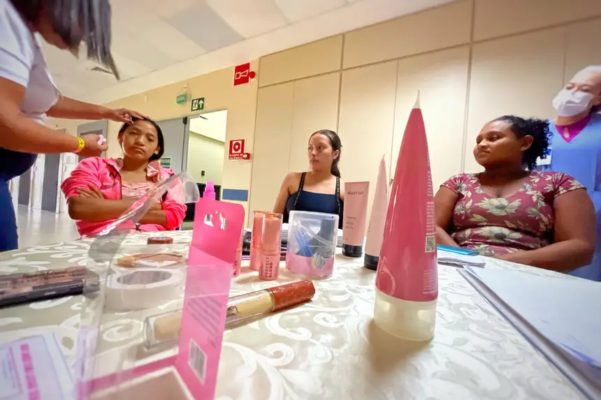 Beleza, cuidado e autoestima ganham destaque no projeto Canto Criativo, no Hospital Abelardo Santos