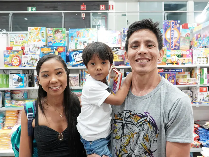 Ivan iwamoto, 37, técnico de confeitaria  Theo tsutomu, 3 Tâmara Lima, 30