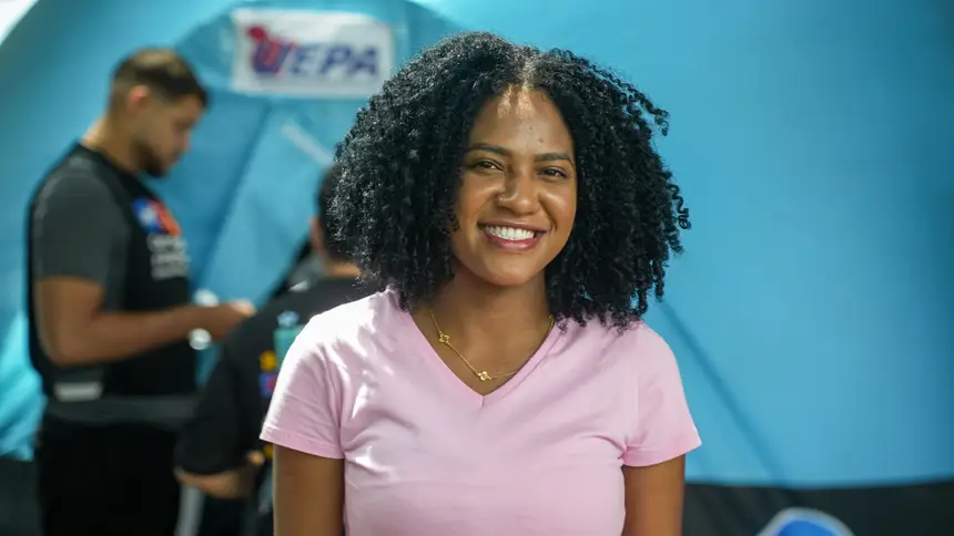 Vitoria Dias, 26 anos - estudante de psicologia <div class='credito_fotos'>Foto: Raphael Luz / Agência Pará | <a href='/midias/2025/originais/20250818134301-GF00024513-F00432014.jpg' download><i class='fa-solid fa-download'></i> Download</a></div>